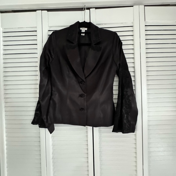 Caché , set black jacket with pants size 4 Satin material with lace - Picture 8 of 8